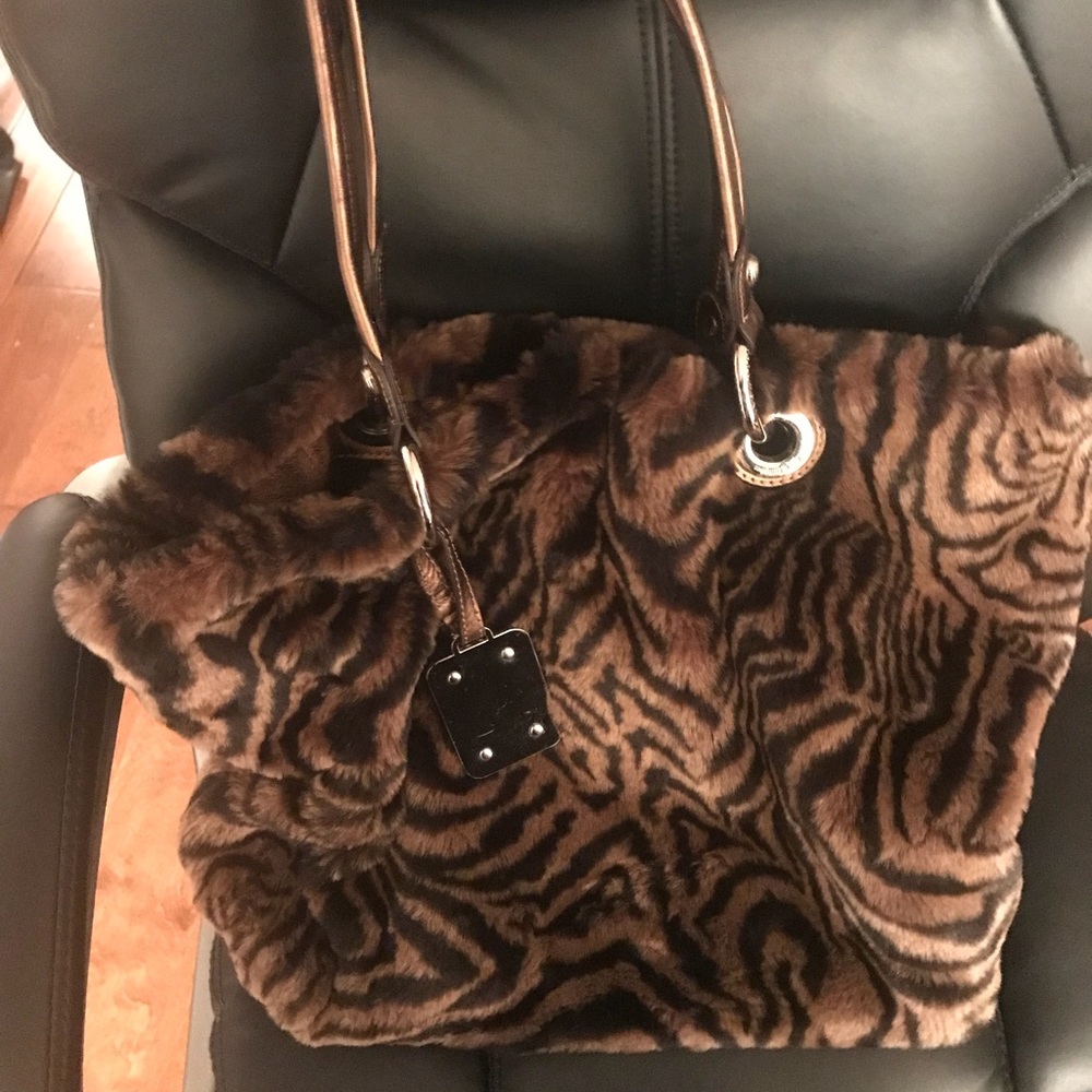 B. Makowsky fur purse